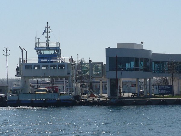 Ferry to Toronto Island Airport