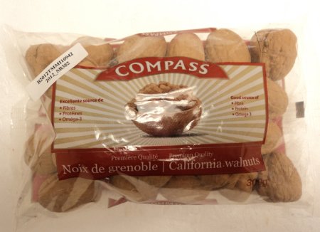  Compass brand in-shell California Walnuts - front /  noix de Grenoble en écale de marque Compass - devant