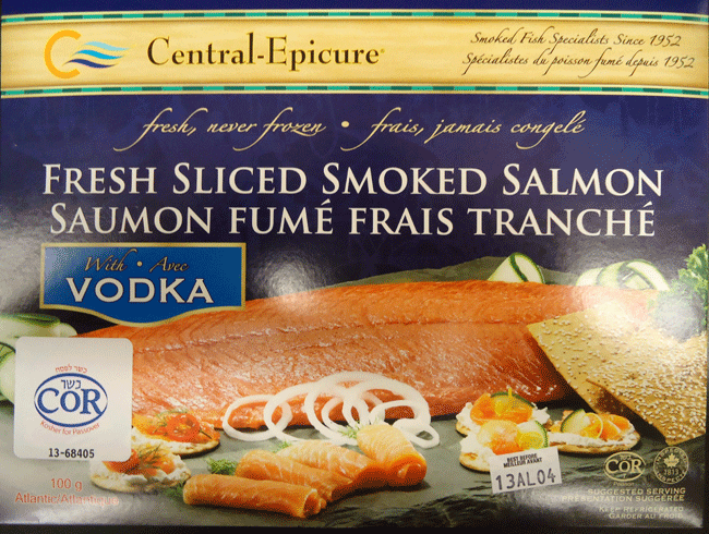 Fresh Sliced Smoked Salmon with Vodka / Saumon fumé frais tranché avec vodka